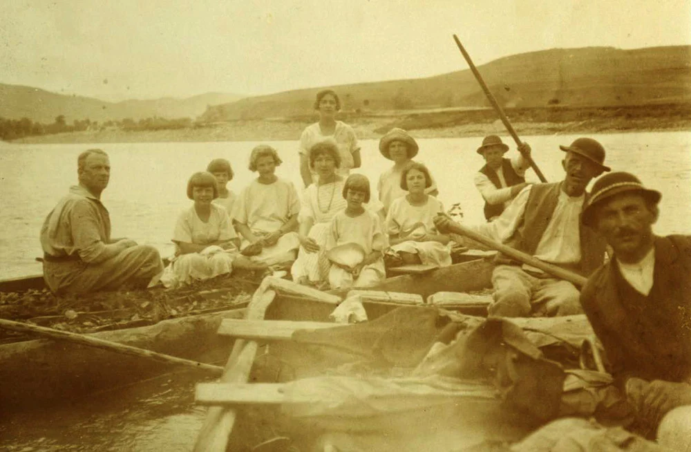 Adam, Piotr, Roman, Zofia, Elżbieta Czartoryscy at Biedrusk, 1930